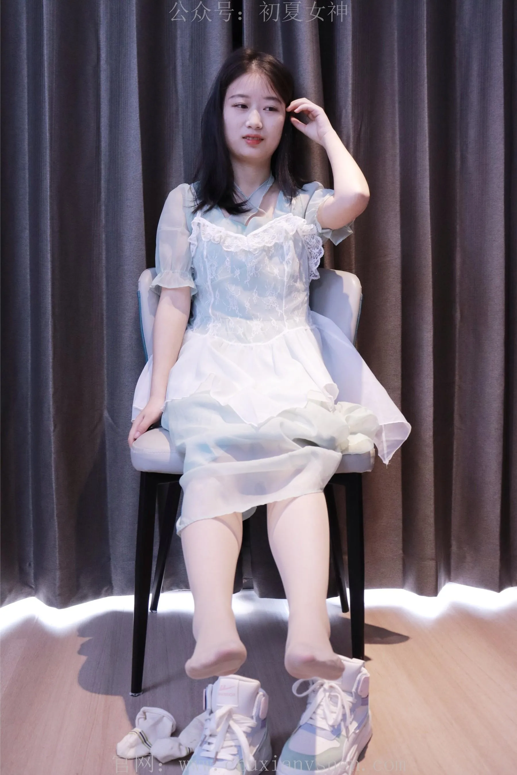 初夏女神 NO.009 念念 绿野仙踪M码连衣裙搭回力球鞋 [120P]插图5